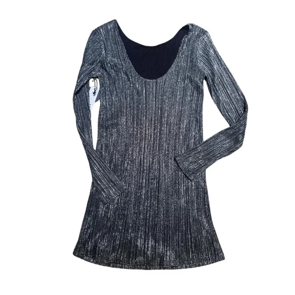 Shine Bright Black and Silver Long Sleeve Bodycon Dress
Amuse Society Small - Picture 4 of 14